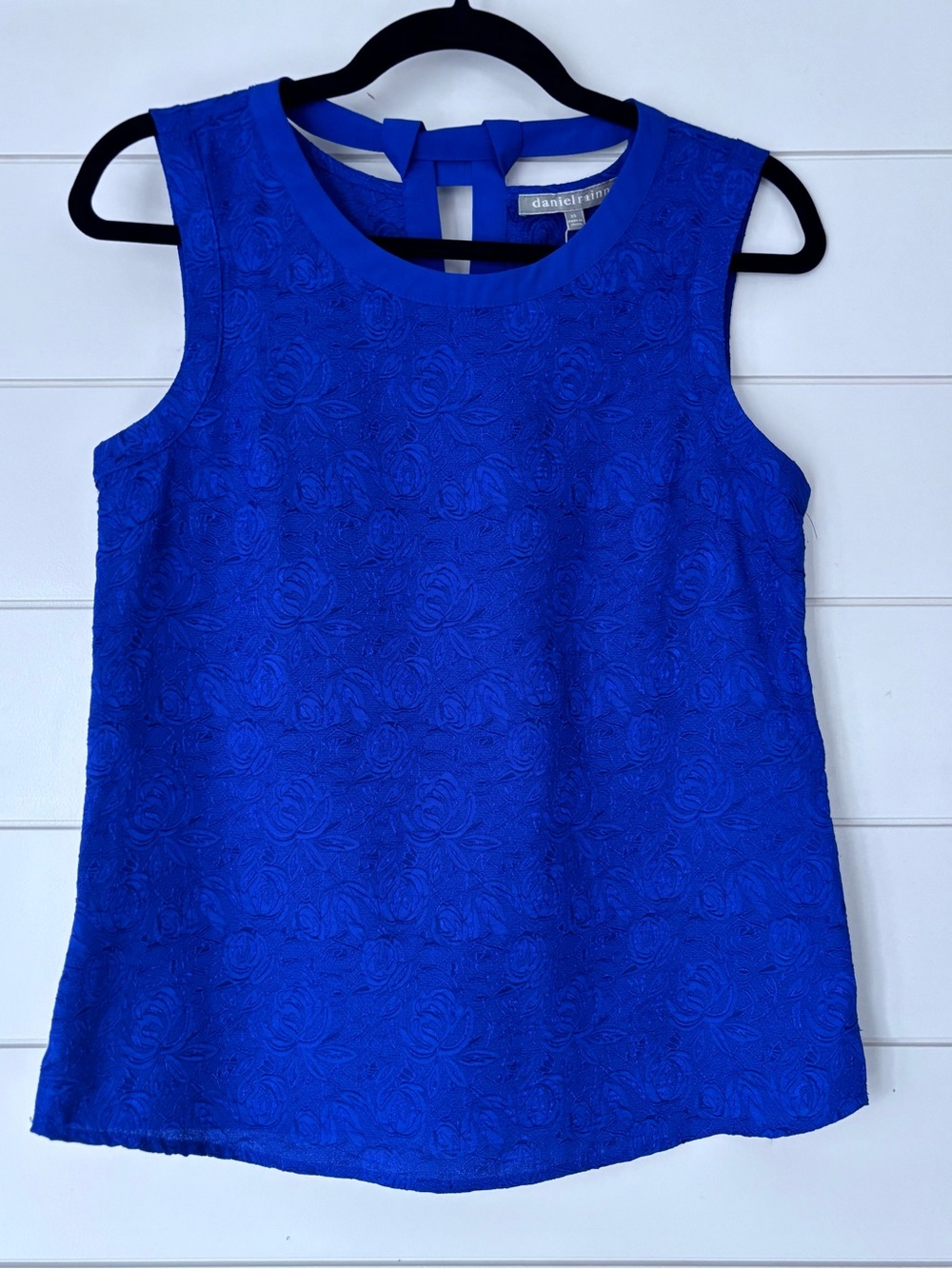 Daniel Rainn Blue Sleeveless Textured Shell Top